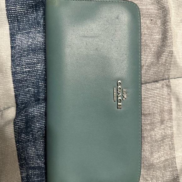 Coach Leather Hobo Bag & Matching Wallet - Picture 7 of 9